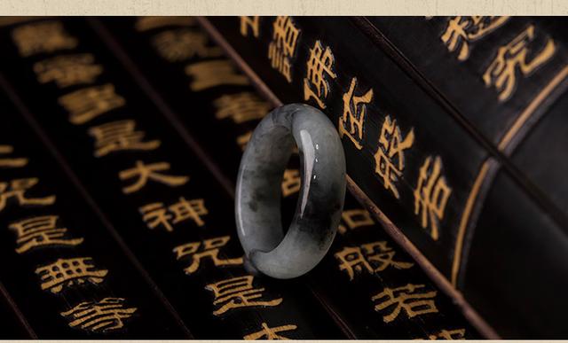 戴翡翠乌鸡种糯手镯的功效糯冰翡翠好不好-第2张图片-翡翠网 戴翡翠乌鸡种糯手镯的功效糯冰翡翠好不好-第2张图片-翡翠网