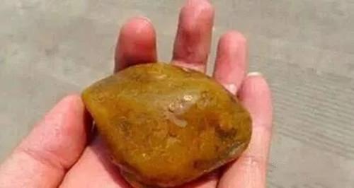 翡翠原石哪有,翡翠原石的各种表现-第3张图片-翡翠网 翡翠原石哪有,翡翠原石的各种表现-第3张图片-翡翠网