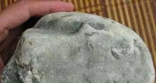 翡翠原石哪有,翡翠原石的各种表现-第5张图片-翡翠网 翡翠原石哪有,翡翠原石的各种表现-第5张图片-翡翠网