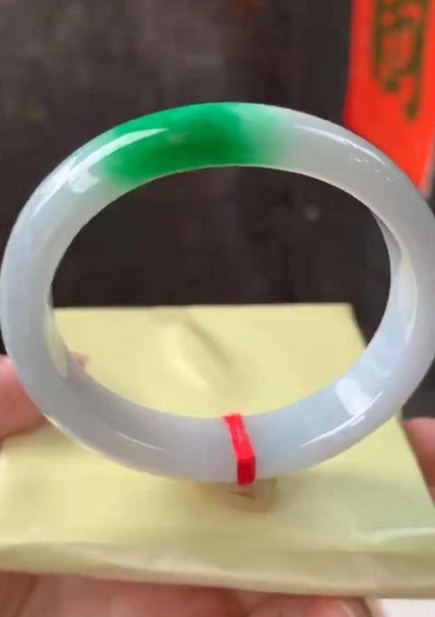 2600元的翡翠手镯图片,翡翠手镯戴在哪只手好-第5张图片-翡翠网 2600元的翡翠手镯图片,翡翠手镯戴在哪只手好-第5张图片-翡翠网