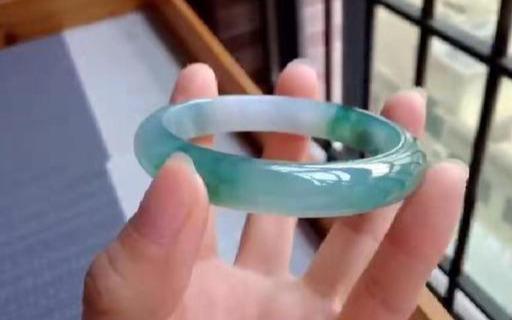 2600元的翡翠手镯图片,翡翠手镯戴在哪只手好-第9张图片-翡翠网 2600元的翡翠手镯图片,翡翠手镯戴在哪只手好-第9张图片-翡翠网