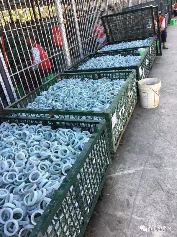 便宜的翡翠手镯1万左右翡翠手镯图片-第3张图片-翡翠网 便宜的翡翠手镯1万左右翡翠手镯图片-第3张图片-翡翠网