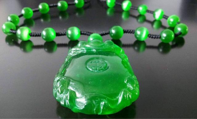 清代翡翠价格多少,清代翡翠鉴定方法-第4张图片-翡翠网 清代翡翠价格多少,清代翡翠鉴定方法-第4张图片-翡翠网