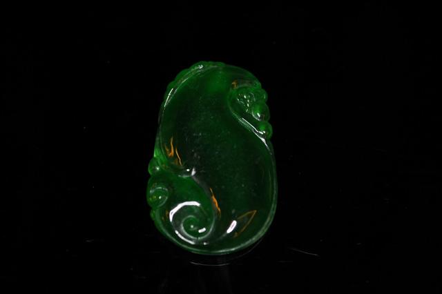 清代翡翠价格多少,清代翡翠鉴定方法-第13张图片-翡翠网 清代翡翠价格多少,清代翡翠鉴定方法-第13张图片-翡翠网