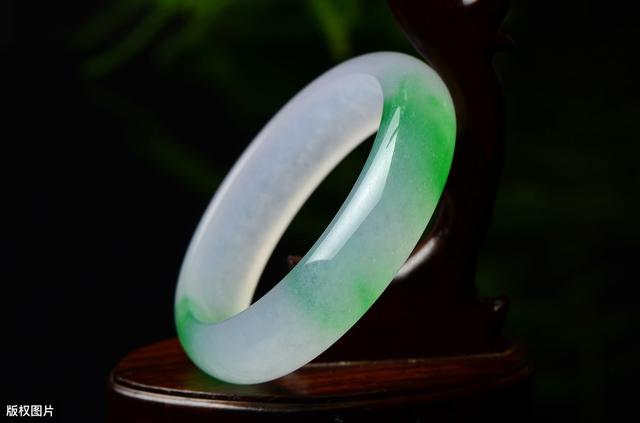 翡翠原石哪里买,翡翠原石的作用与用途-第5张图片-翡翠网 翡翠原石哪里买,翡翠原石的作用与用途-第5张图片-翡翠网