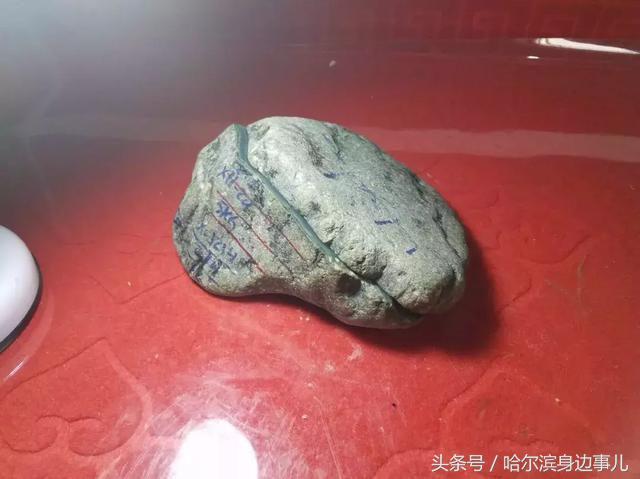 冰透翡翠手镯荧光翡翠镯子鉴别-第1张图片-翡翠网 冰透翡翠手镯荧光翡翠镯子鉴别-第1张图片-翡翠网