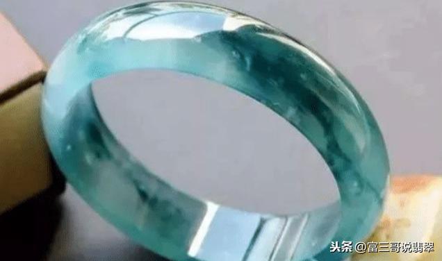 翡翠藓加绿手镯翡翠的癣能变绿-第3张图片-翡翠网 翡翠藓加绿手镯翡翠的癣能变绿-第3张图片-翡翠网