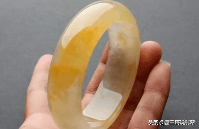 水晶与翡翠手镯怎么区分翡翠镯子鉴别-第7张图片-翡翠网 水晶与翡翠手镯怎么区分翡翠镯子鉴别-第7张图片-翡翠网