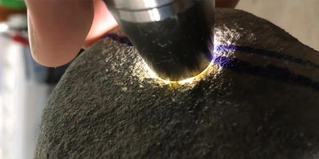 板三桥翡翠原石做镯子翡翠原石木纳怎么区分老与新-第3张图片-翡翠网 板三桥翡翠原石做镯子翡翠原石木纳怎么区分老与新-第3张图片-翡翠网