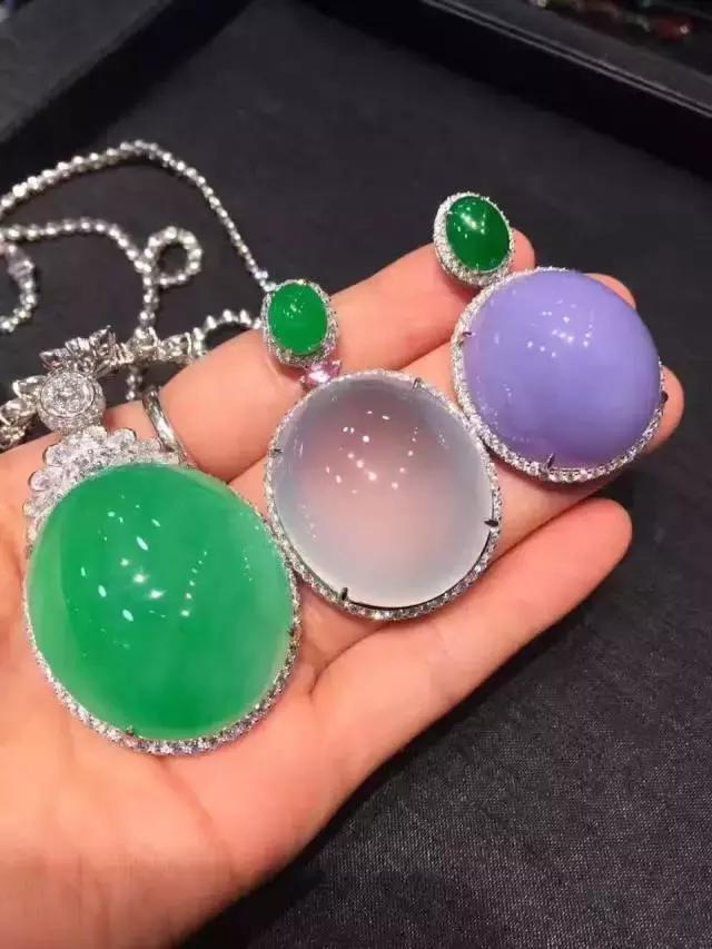 翡翠原石染色什么是翡翠原石-第5张图片-翡翠网 翡翠原石染色什么是翡翠原石-第5张图片-翡翠网