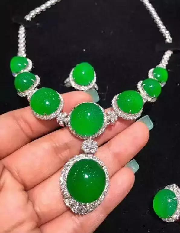 翡翠原石染色什么是翡翠原石-第6张图片-翡翠网 翡翠原石染色什么是翡翠原石-第6张图片-翡翠网