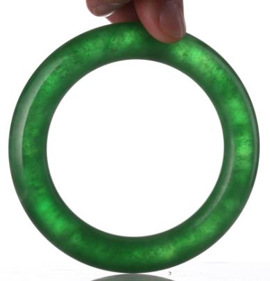 阳绿豆种翡翠手镯豆绿种翡翠手镯价格-第7张图片-翡翠网 阳绿豆种翡翠手镯豆绿种翡翠手镯价格-第7张图片-翡翠网