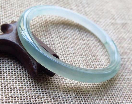 细条翡翠手镯图片,小细条翡翠手镯结实吗-第1张图片-翡翠网 细条翡翠手镯图片,小细条翡翠手镯结实吗-第1张图片-翡翠网