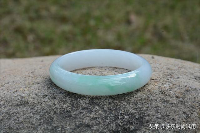 天然翡翠a货手镯,天然翡翠a货珠子链-第1张图片-翡翠网 天然翡翠a货手镯,天然翡翠a货珠子链-第1张图片-翡翠网