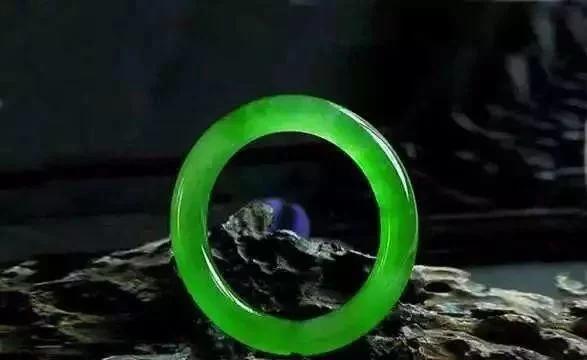 两兄妹翡翠手镯两色翡翠手镯的价值-第7张图片-翡翠网