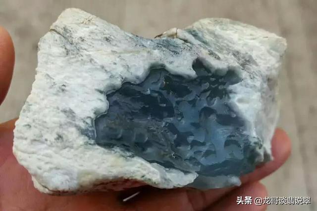 翡翠原石石灰皮壳特征,翡翠原石石灰皮-第3张图片-翡翠网 翡翠原石石灰皮壳特征,翡翠原石石灰皮-第3张图片-翡翠网