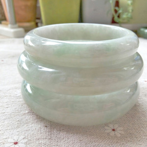 翡翠豆色手镯,粗豆种翡翠手镯图片-第1张图片-翡翠网 翡翠豆色手镯,粗豆种翡翠手镯图片-第1张图片-翡翠网