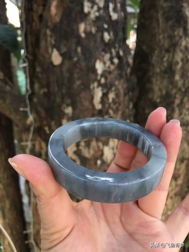 戴乌鸡种翡翠对身体好不好乌鸡翡翠手镯-第4张图片-翡翠网 戴乌鸡种翡翠对身体好不好乌鸡翡翠手镯-第4张图片-翡翠网