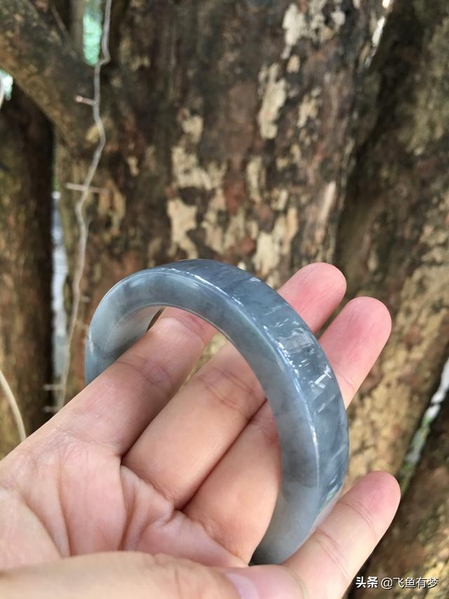 戴乌鸡种翡翠对身体好不好乌鸡翡翠手镯-第5张图片-翡翠网 戴乌鸡种翡翠对身体好不好乌鸡翡翠手镯-第5张图片-翡翠网