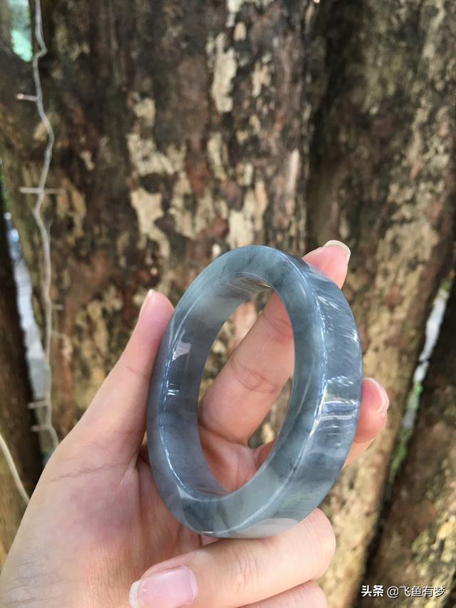 戴乌鸡种翡翠对身体好不好乌鸡翡翠手镯-第6张图片-翡翠网 戴乌鸡种翡翠对身体好不好乌鸡翡翠手镯-第6张图片-翡翠网