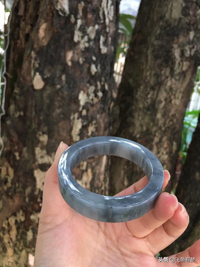 戴乌鸡种翡翠对身体好不好乌鸡翡翠手镯-第7张图片-翡翠网 戴乌鸡种翡翠对身体好不好乌鸡翡翠手镯-第7张图片-翡翠网