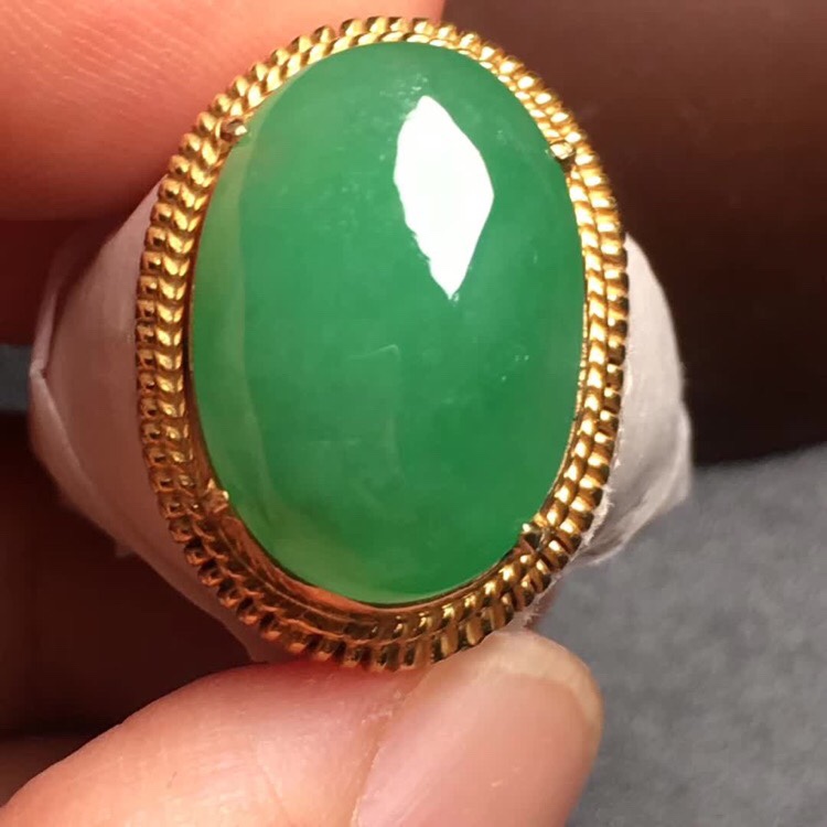 一般翡翠戒指多少钱,翡翠戒指面价格-第1张图片-翡翠网 一般翡翠戒指多少钱,翡翠戒指面价格-第1张图片-翡翠网
