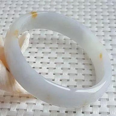 晴水色洒金翡翠手镯洒金翡翠手镯好吗-第8张图片-翡翠网 晴水色洒金翡翠手镯洒金翡翠手镯好吗-第8张图片-翡翠网