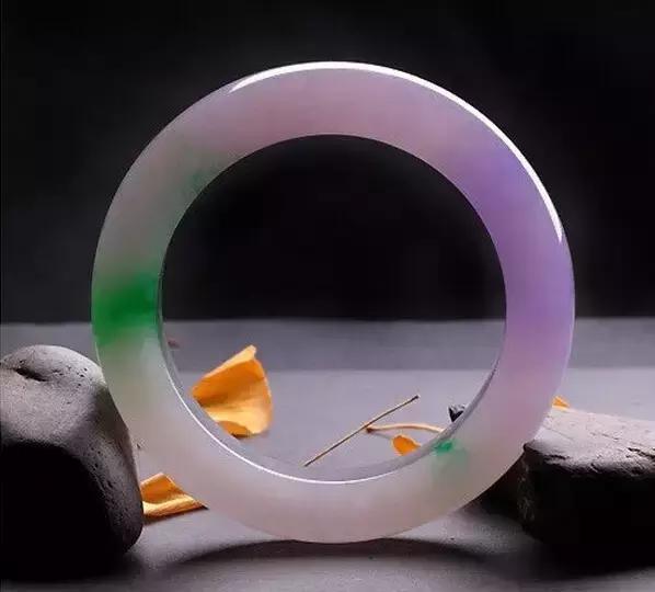 白黄绿三色翡翠值得购买吗白黄绿三色翡翠手镯-第2张图片-翡翠网 白黄绿三色翡翠值得购买吗白黄绿三色翡翠手镯-第2张图片-翡翠网