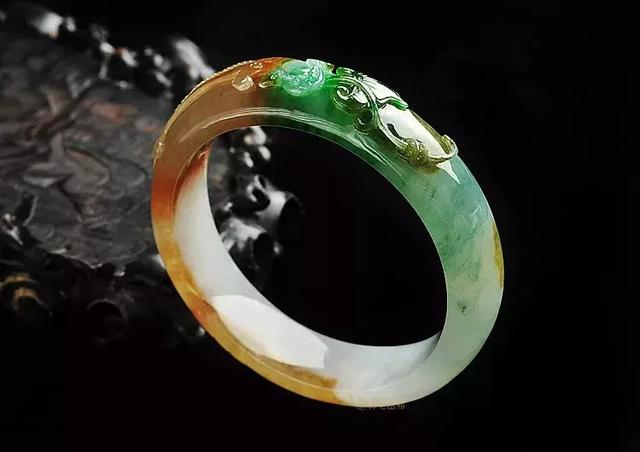 白黄绿三色翡翠值得购买吗白黄绿三色翡翠手镯-第12张图片-翡翠网 白黄绿三色翡翠值得购买吗白黄绿三色翡翠手镯-第12张图片-翡翠网