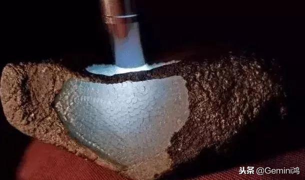 翡翠冰种原石怎么看,翡翠原石白色皮-第4张图片-翡翠网 翡翠冰种原石怎么看,翡翠原石白色皮-第4张图片-翡翠网