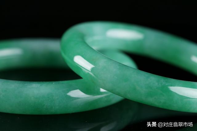 会卡翡翠原石的特点,旅游点的翡翠原石怎么样-第7张图片-翡翠网 会卡翡翠原石的特点,旅游点的翡翠原石怎么样-第7张图片-翡翠网