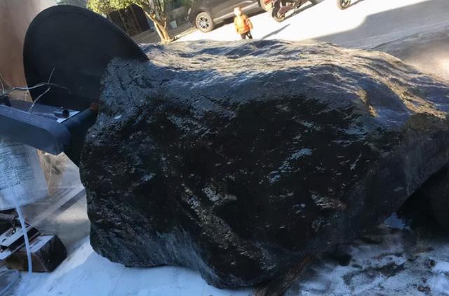 翡翠原石怎么收藏,翡翠原石值得玩吗-第1张图片-翡翠网 翡翠原石怎么收藏,翡翠原石值得玩吗-第1张图片-翡翠网