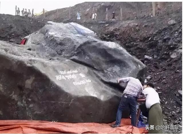 翡翠原石怎么收藏,翡翠原石值得玩吗-第4张图片-翡翠网 翡翠原石怎么收藏,翡翠原石值得玩吗-第4张图片-翡翠网