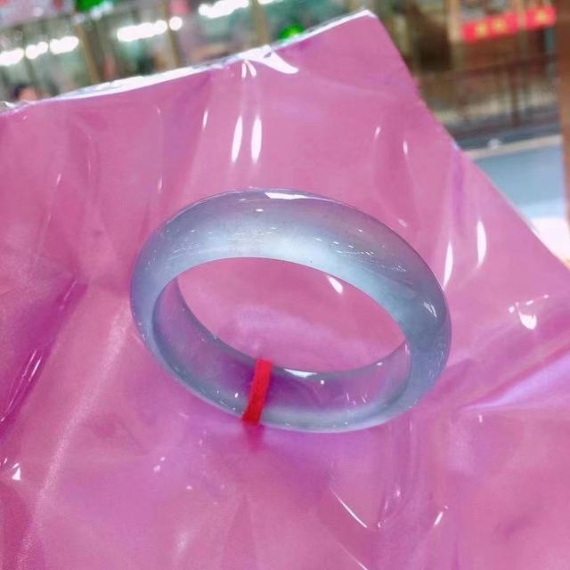 玉镯子薄的好还是厚的好,翡翠手镯薄款-第2张图片-翡翠网 玉镯子薄的好还是厚的好,翡翠手镯薄款-第2张图片-翡翠网