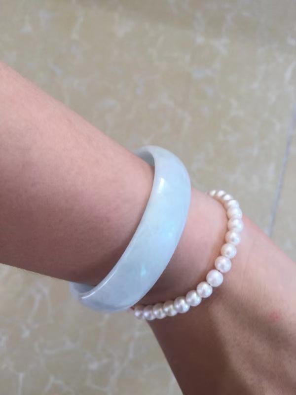 玉镯子薄的好还是厚的好,翡翠手镯薄款-第5张图片-翡翠网 玉镯子薄的好还是厚的好,翡翠手镯薄款-第5张图片-翡翠网