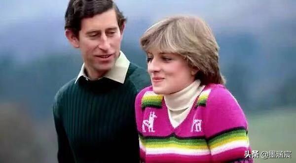 翡翠手镯棉条,翡翠棉纹是什么样子的-第5张图片-翡翠网 翡翠手镯棉条,翡翠棉纹是什么样子的-第5张图片-翡翠网