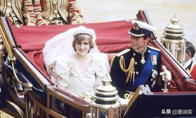 翡翠手镯棉条,翡翠棉纹是什么样子的-第7张图片-翡翠网 翡翠手镯棉条,翡翠棉纹是什么样子的-第7张图片-翡翠网