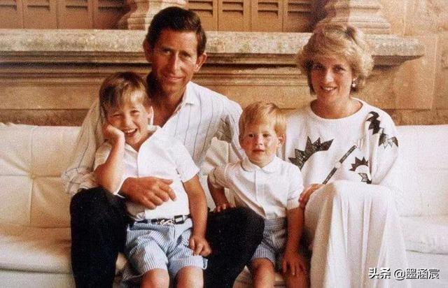 翡翠手镯棉条,翡翠棉纹是什么样子的-第11张图片-翡翠网 翡翠手镯棉条,翡翠棉纹是什么样子的-第11张图片-翡翠网