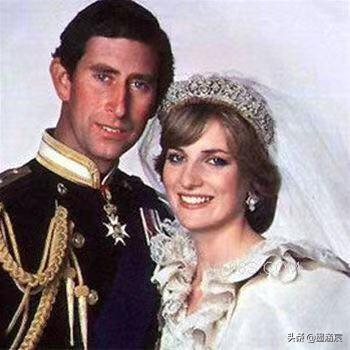 翡翠手镯棉条,翡翠棉纹是什么样子的-第12张图片-翡翠网 翡翠手镯棉条,翡翠棉纹是什么样子的-第12张图片-翡翠网