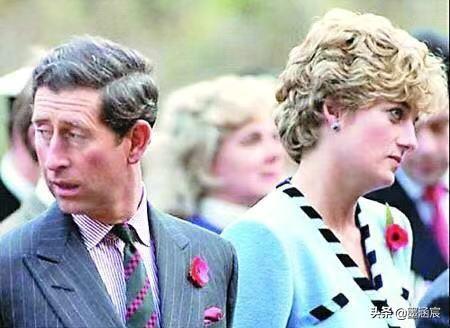 翡翠手镯棉条,翡翠棉纹是什么样子的-第14张图片-翡翠网 翡翠手镯棉条,翡翠棉纹是什么样子的-第14张图片-翡翠网