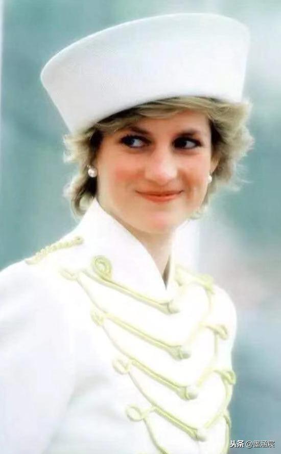 翡翠手镯棉条,翡翠棉纹是什么样子的-第19张图片-翡翠网 翡翠手镯棉条,翡翠棉纹是什么样子的-第19张图片-翡翠网