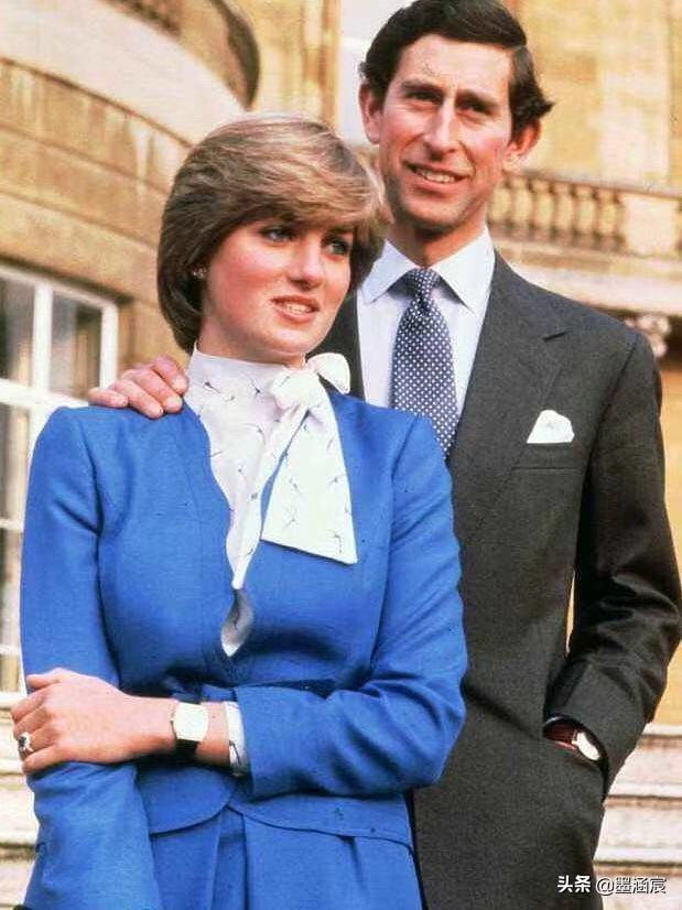 翡翠手镯棉条,翡翠棉纹是什么样子的-第20张图片-翡翠网 翡翠手镯棉条,翡翠棉纹是什么样子的-第20张图片-翡翠网