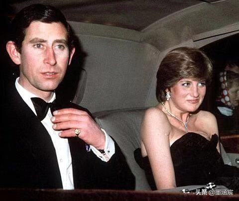 翡翠手镯棉条,翡翠棉纹是什么样子的-第22张图片-翡翠网 翡翠手镯棉条,翡翠棉纹是什么样子的-第22张图片-翡翠网