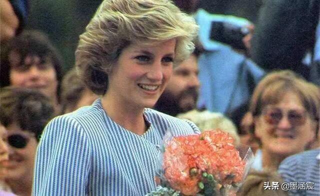 翡翠手镯棉条,翡翠棉纹是什么样子的-第24张图片-翡翠网 翡翠手镯棉条,翡翠棉纹是什么样子的-第24张图片-翡翠网