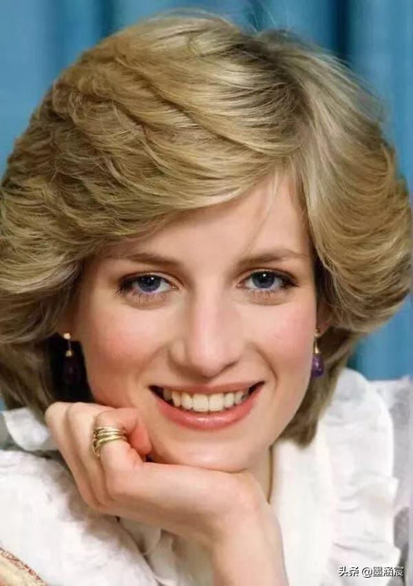 翡翠手镯棉条,翡翠棉纹是什么样子的-第27张图片-翡翠网 翡翠手镯棉条,翡翠棉纹是什么样子的-第27张图片-翡翠网