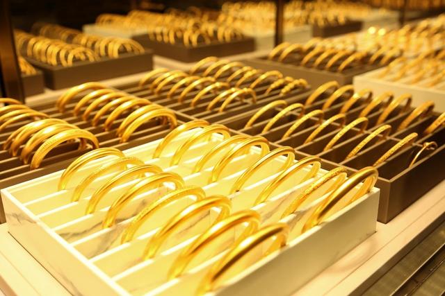 假玉手镯长期带有害吗翡翠手镯沉吗-第4张图片-翡翠网 假玉手镯长期带有害吗翡翠手镯沉吗-第4张图片-翡翠网