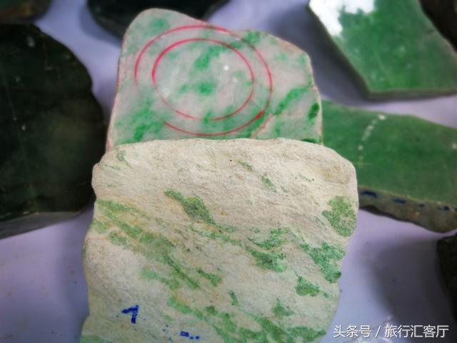 菠菜绿翡翠价格老坑菠菜绿翡翠-第1张图片-翡翠网 菠菜绿翡翠价格老坑菠菜绿翡翠-第1张图片-翡翠网