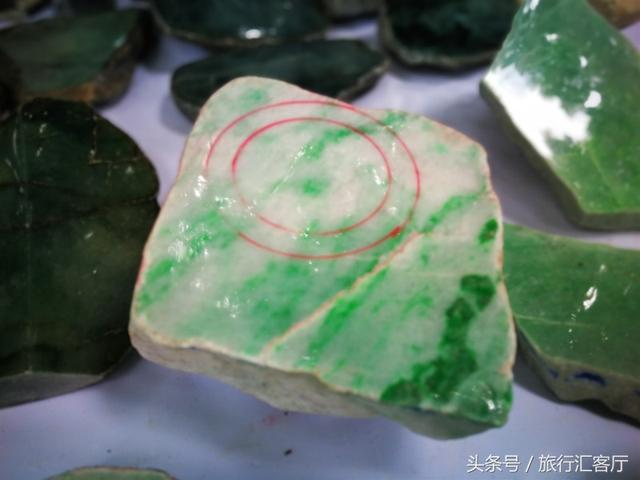 菠菜绿翡翠价格老坑菠菜绿翡翠-第2张图片-翡翠网 菠菜绿翡翠价格老坑菠菜绿翡翠-第2张图片-翡翠网