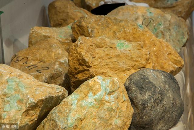 翡翠手镯产地翡翠手镯什么样的好-第3张图片-翡翠网 翡翠手镯产地翡翠手镯什么样的好-第3张图片-翡翠网