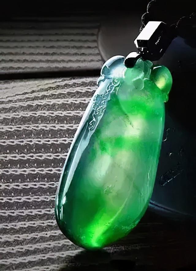 金丝种翡翠手镯,金丝玉手镯值钱吗-第5张图片-翡翠网